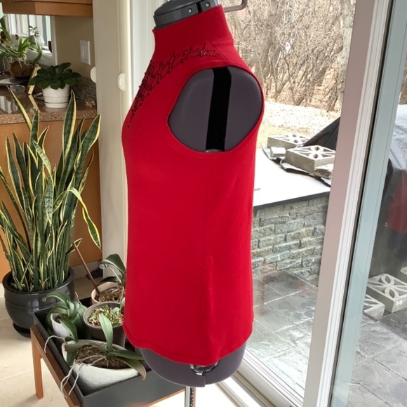 Red size small mock turtle neck shell with black beading by Cable & Gauge - Picture 4 of 6